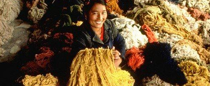 4-lady-on-wool-yarns-cropped 4-lady-on-wool-yarns-cropped
